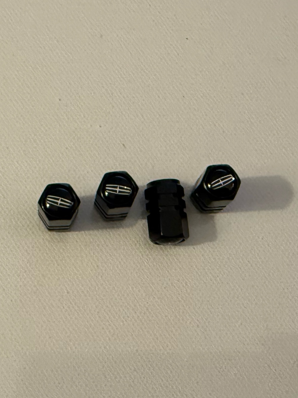 Lincoln Valve Stem Caps in Black Set of 4 NWT